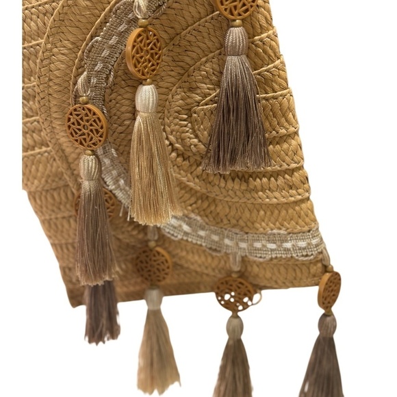 Basket Woven Clutch Wristlet with Tassel - Picture 4 of 11
